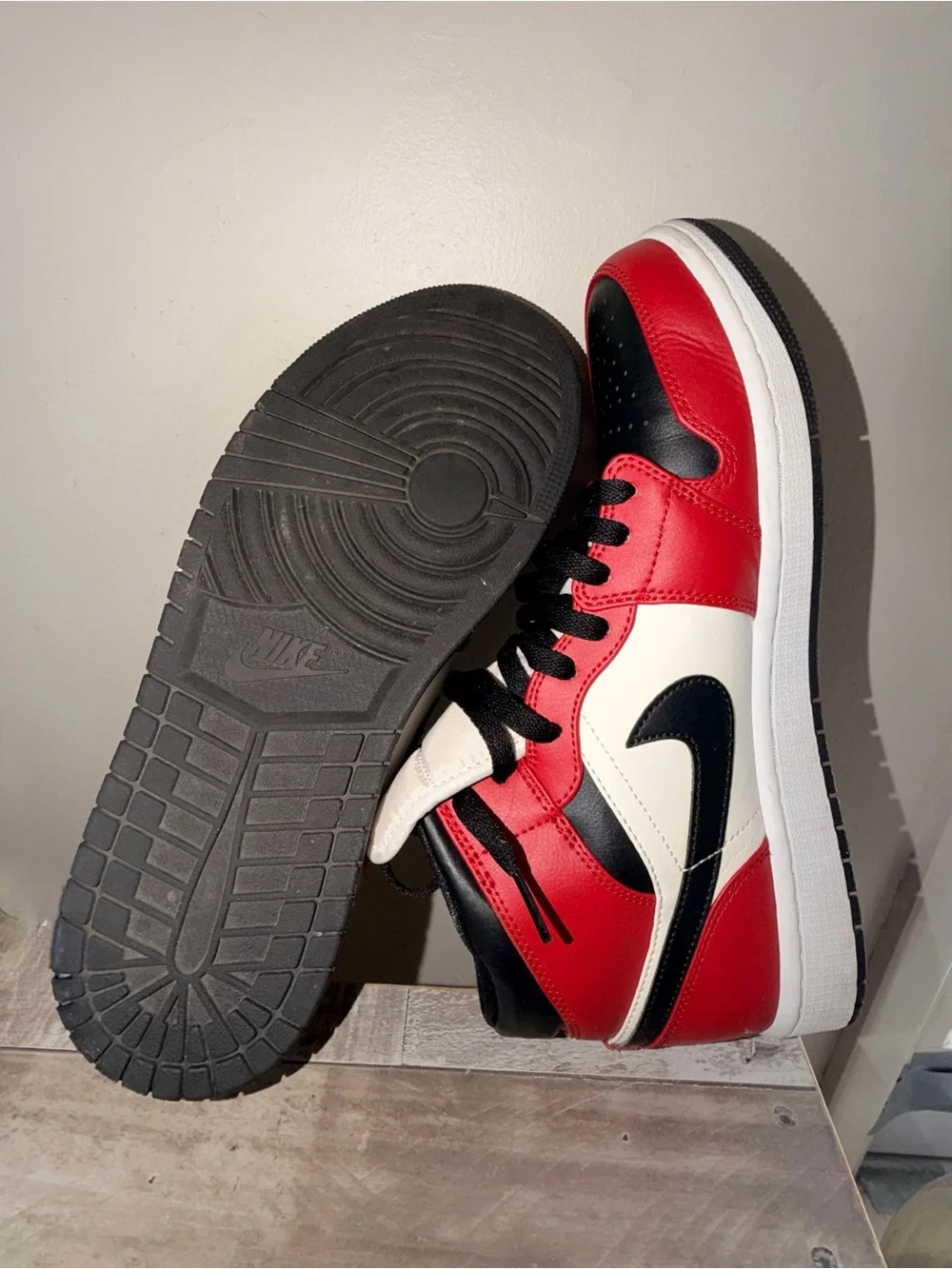 Men's Air Jordan Retro 1 Mid Casual Shoes
